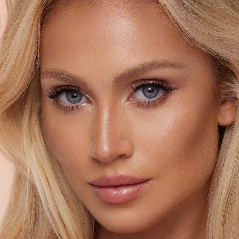 Model wearing Charlotte Tilbury Hollywood Contour in Medium