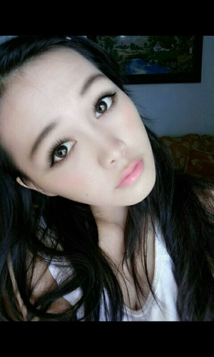 Asian eyes stile.. like (big n cute)