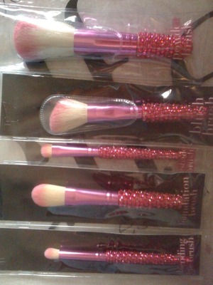 My new limited edition Elf Gem brushes  , get yours before there all out ! : http://www.eyeslipsface.com/makeup/gifts/gem-tools