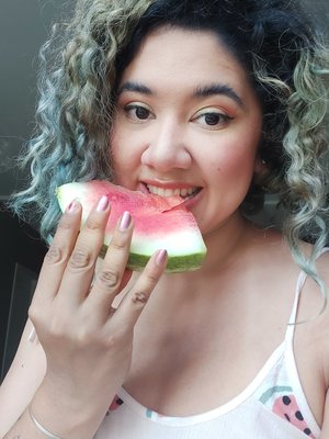 Pink and greeeeeens. This is the controversial Subculture on my face. Patrick Ta Major Brow. Sephora Jelly Melt gloss on lips. LYS Triple Fix Serum Foundation on face.