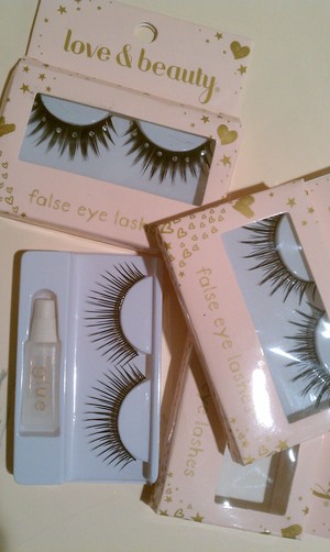 Loving these -- Forever21 love&beauty lashes! only $1.00 each <3