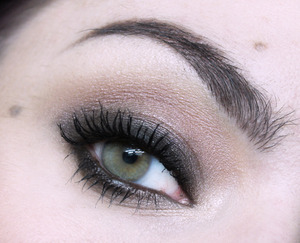 Here is the tutorial for this look : http://www.youtube.com/watch?v=m2RqLqMph6o