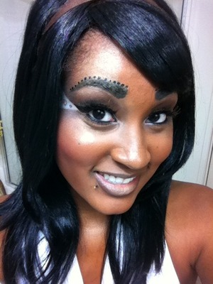 bold eyebrows. lots of gold highlight. lots of gold and browns and blacks. and the itchy wig lol