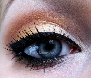 Golden makeup using Leishi pigment

http://trickmetolife.blogg.se