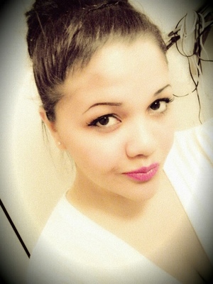 I did something easy 
Pink lips & black wing eyeliner  pik blush 