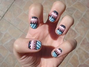 My first try with aztec nail art. It's quite popular and i wanted to do something of a medium difficulty and this came out.