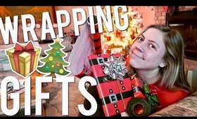 WRAPPING CHRISTMAS PRESENTS! Vlogmas 24, 2017