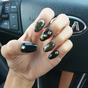 studded blk glitter nails