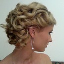 Hair - Inspired by a taylor swift picture, although i dont have naturally curly hair it is do-able! :)