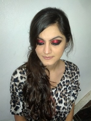 Smokey eyes with red glitter
