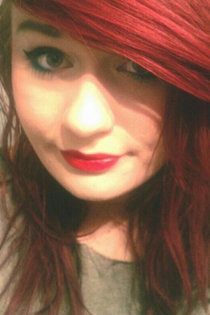 am i the only one who loves red lipstick with red hair?