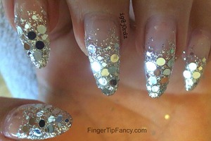 DETAILS HERE - http://fingertipfancy.com/silver-hologram-ombre-nails-2