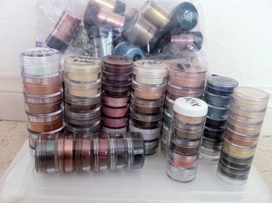 #makeupkit  #makeup #mac #pigment #glitter #nyx #toofaced #makeupforever #organize #stack #save #space #kryolan #container @beautybypetra