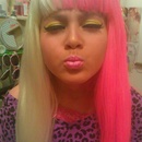 Nicki Minaj eyes kiss face