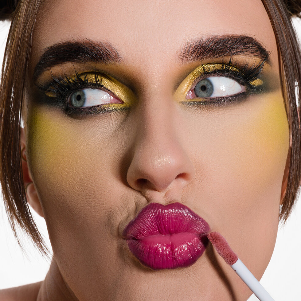 Model using Jeffree Star Cosmetics Supreme Gloss