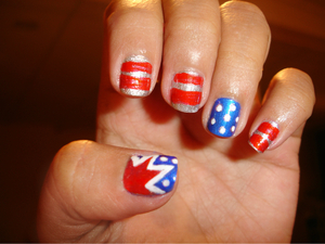 http://poshtshing.blogspot.com/2012/07/patriotic-nails.html