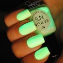 Glow in the dark nails😊