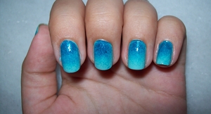 This is my first attempt on sponge gradient(ombre) nails.