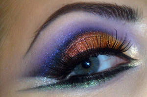 Tutorial for "Arabic makeup look"
http://www.staceymakeup.com/2012/01/tutorial-arabic-makeup.html

