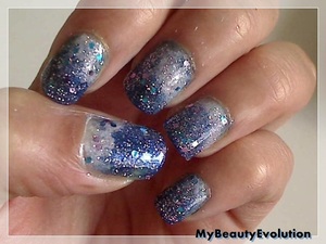 Blue & White Gradient nails 