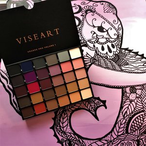 You would think that you’re going to need an ELEPHANT in order to carry all of the VISEART Pigment, Blendability & Quality of the GRANDE PRO VOL 1 Palette. But you don’t have to with the STREAMLINED design & LUXURIOUS Packaging. All you need is your HAND!! I am so, so HAPPY I have one in mine. Get yours before they are Gone. Thank you Viseart & Beautylish for bringing this “STUNNING BEAUTY” to me