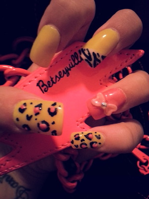 CHEETAH 3D AND PINK 3D BOW OVER PINK ACRYLIC